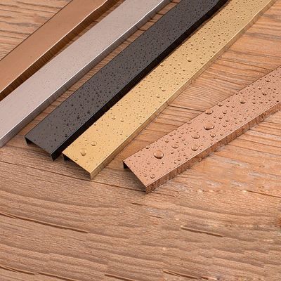 Guter Preis 4*8FT Edelstahl-Fliese trimmen den Grad des Streifen-304, der für Hintergrund-Wände modern ist Online