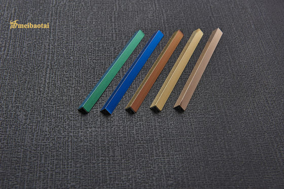 20mm Breite PVD Farbbeschichtung Fingerabdruck Edelstahlfliesen L-Profil für Wanddekoration