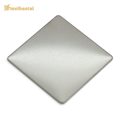 DIN-Standard-Platte aus ausgestochenem, mit Sand gesprengtem Silber