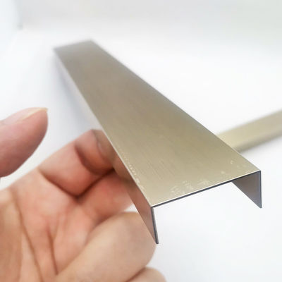 304 Edelstahl U Profil Fliesen Trim mit 0,65 mm Dicke und PVD Farbbeschichtung