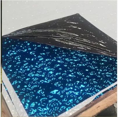 0,65mm dicke PVD-farbbeschichtete Edelstahlplatte mit Wasserwellenmuster in der Größe 1219x2438mm für Innenarchitektur und Architekturdesign