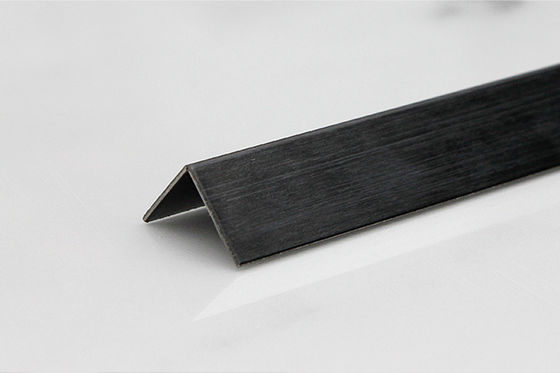 Guter Preis Schwarz gebürstete Edelstahlfliesen V-Form DIN Standard 2438MM Länge Online